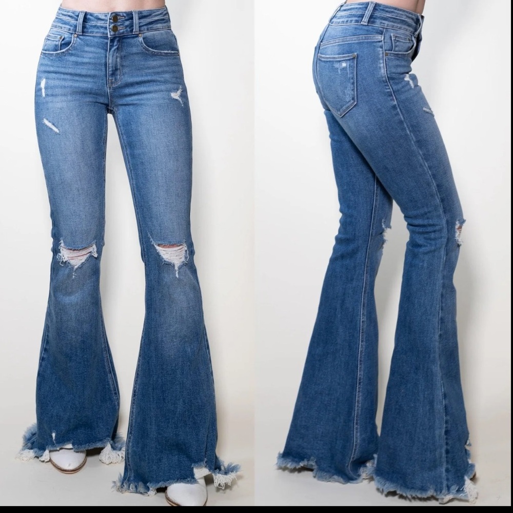 Petra153 NWOT 7/27 Stylish Blue Distressed Women Jeans PRICE IS FIRM‼️